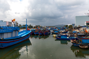 Obraz premium fishing boats in the harbor in Vietnam