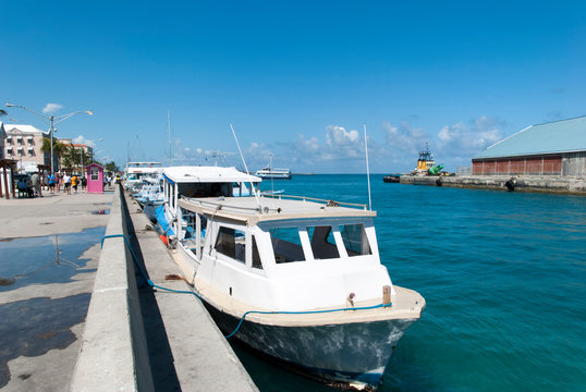 Woodes Rodgers Walk Boats in Nassau