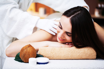 Obraz na płótnie Canvas Pretty woman getting spa treatments at beauty studio.