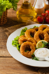 Roasted squid rings with salad.