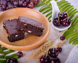  brownies on a plate wooden background.
