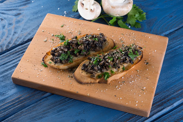 Sandwich with mushrooms and greens