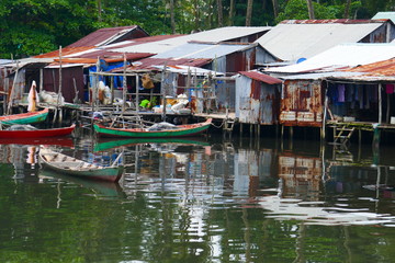 Fototapeta na wymiar fishing boats in front of stilt houses