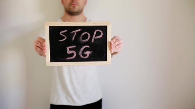 Stop installing the 5g. Man with the board.