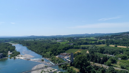 Fototapeta na wymiar Ville de Saint-Martin-d'Ardèche vue du ciel