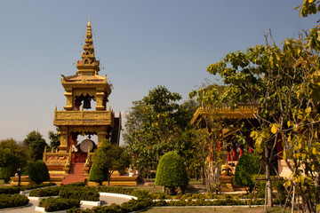 Fototapeta premium A beautiful view of buddhist temple Wat Saeng Kaew at Chiang Rai, Thailand.