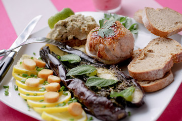Aubergine rotie aux herbes fraiches, paupiettes de veau