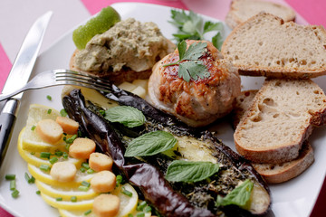 Aubergine rotie aux herbes fraiches, paupiettes de veau