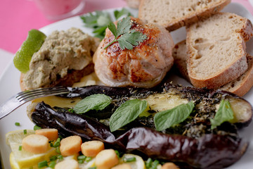 Aubergine rotie aux herbes fraiches, paupiettes de veau