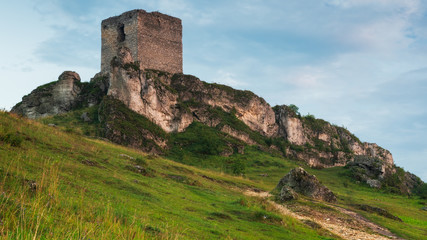 Średniowieczny zamek podczas zachodu słońca