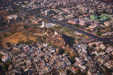 Obraz premium Jaipur mountain fortification temple of Ganesh, aerial drone view