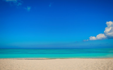 Fototapeta na wymiar Empty Seven Mile Beach in the Caribbean during confinement, Grand Cayman, Cayman Islands
