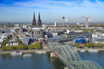 Luftbild Kölner Dom mit Altstadt