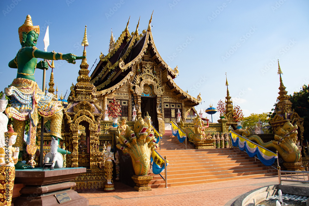 Wall mural A beautiful view of buddhist temple Wat Saeng Kaew at Chiang Rai, Thailand.