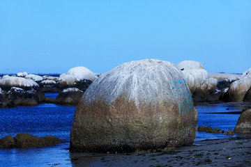 White round boulders by the dozen