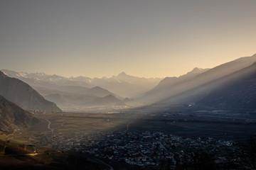 Lever de soleil sur la plaine du rôhne