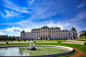 Obraz premium Vienna, Austria - May 17, 2019 : Baroque palace Belvedere is a historic building complex in Vienna, Austria, consisting of two Baroque palaces with a beautiful garden between them.