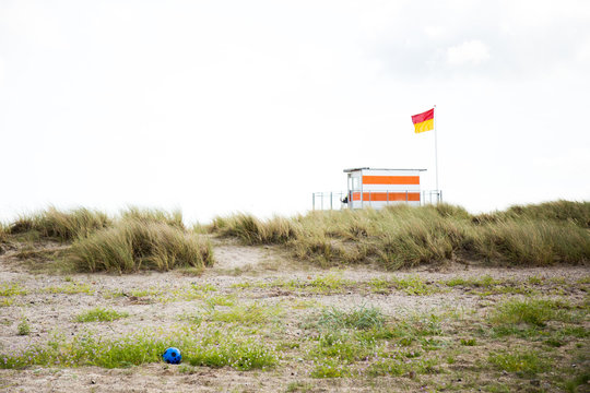 Un castello per i bagnini addetti alla sicurezza in mare, Amagerstrandpark, Copenhagen, Danimarca