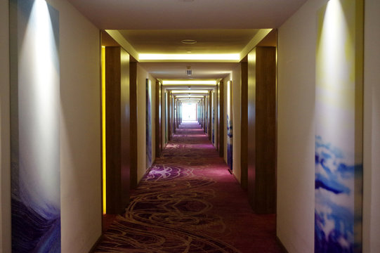 couloir d&rsquo;h&ocirc;tel 