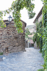 Calle medieval en el pueblo de Patones de Arriba.