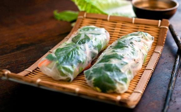 Spring rolls with tofu, vegetables, rice noodles and herbs