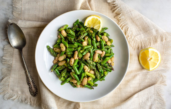 White bean and asparagus salad