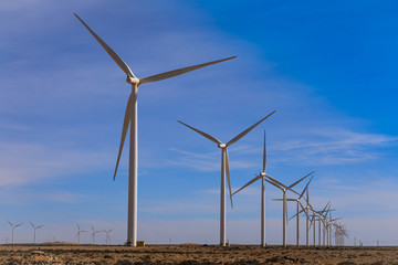 Windpark in der Wüste von Marokko