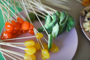 The process of preparing a handmade fruit bouquet.