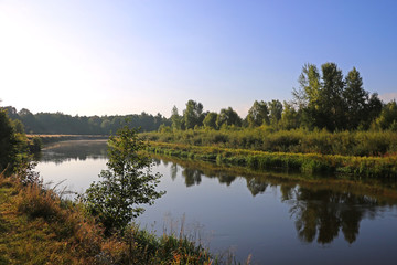 Obraz na płótnie Canvas Dawn on the bank of a winding river.