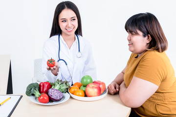 Doctor, Nutritionists are suggesting that obese women Eat fresh vegetables and fruits To lose weight It also strengthens the immune system to fight colds That comes form the spread coronavirus