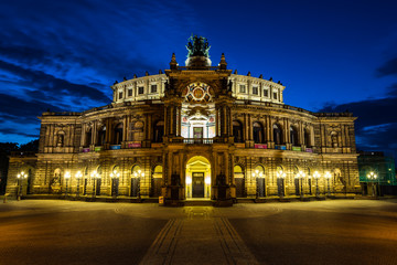 Fototapeta na wymiar Semperoper in Dresden