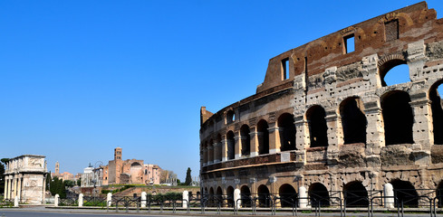 Obraz premium View of the Colosseum without tourists due to the lockdown