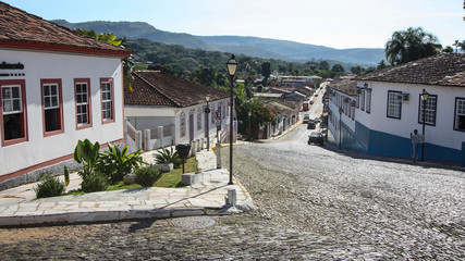 Fototapeta na wymiar Ladeira de rua de pedras em Pirenópolis, Goiás.
