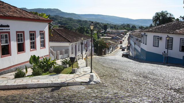 Ladeira de rua de pedras em Piren&oacute;polis, Goi&aacute;s.