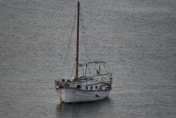 altes Segelboot im Mittelmeer