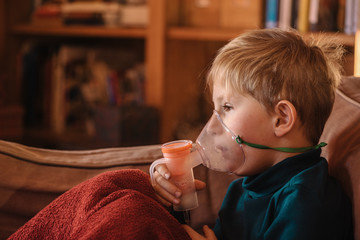 Child with inhalation mask on face
