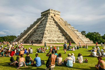 Pyramyd of Kukulcan en the mayan city of Chichen Itza, southern Mexico