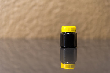 250 mg black gouache paint pot for home and school use