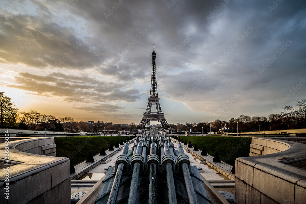 Wall mural the eiffel tower ,paris