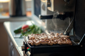 Cooking meat on an electric grill at home