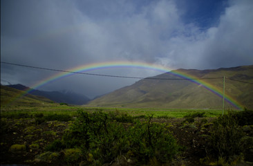 Arcoiris en Los Andes argentinos, Mendoza.