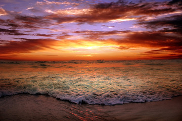 Fototapeta na wymiar Cloudy Sunset Beach