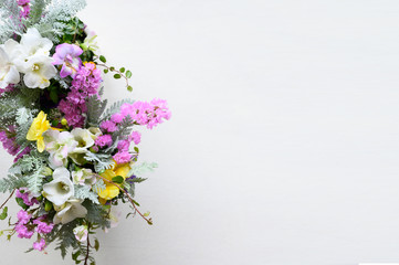 母の日・父の日や結婚式のセールのカードやバナーに使いやすいお洒落なブーケの背景 place for your text