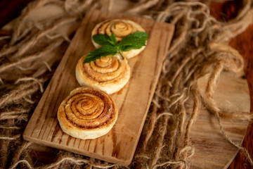Obraz na płótnie Canvas freshly baked cinnamon rolls