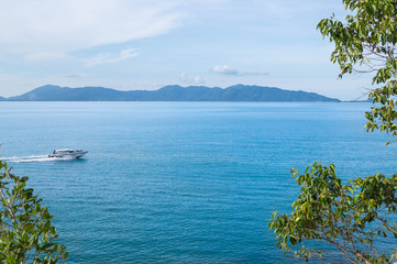 Fototapeta na wymiar Speedboat along the Koh Samui coastline with Koh Phangan on background