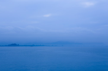 Fototapeta na wymiar 青い海