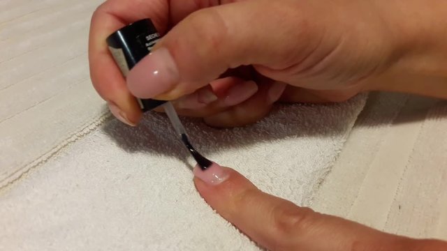 Cura delle mani fatte a casa con miele e latte, cura delle unghie e bellezza