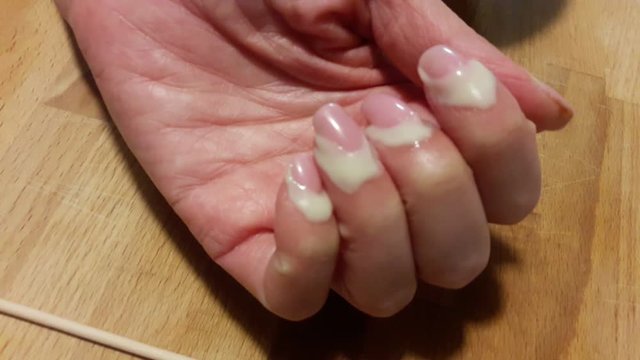 Cura delle mani fatte a casa con miele e latte, cura delle unghie e bellezza