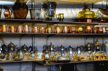 Sale of handmade copper, brass and silver tableware.