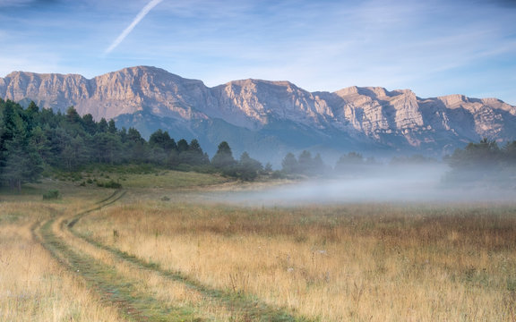 Paisaje del parque natural de la Serra del Cadi (Catalu&ntilde;a, Espa&ntilde;a).